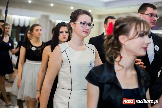 Zdjęcie w galerii na portalu naszraciborz.pl: Maturzyści z Mechanika zamykają w Bravo w Tworkowie sezon studniówkowy FOTO i WIDEO wiadomości z regionu