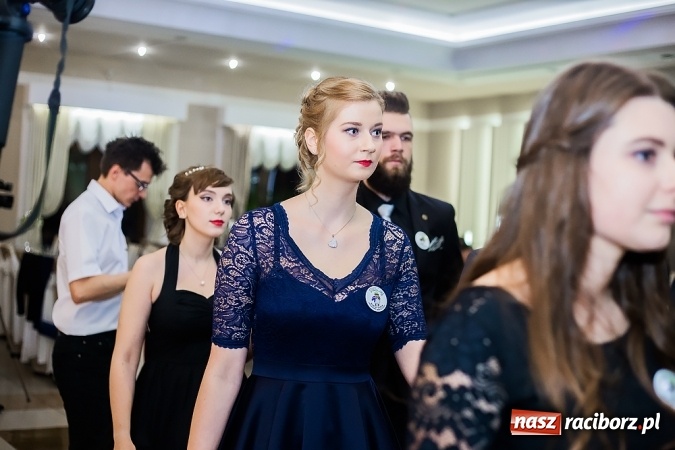 Zdjęcie w galerii na portalu naszraciborz.pl: Maturzyści z Mechanika zamykają w Bravo w Tworkowie sezon studniówkowy FOTO i WIDEO wiadomości z regionu