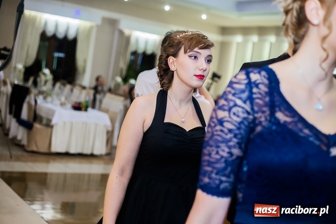 Zdjęcie w galerii na portalu naszraciborz.pl: Maturzyści z Mechanika zamykają w Bravo w Tworkowie sezon studniówkowy FOTO i WIDEO wiadomości z regionu