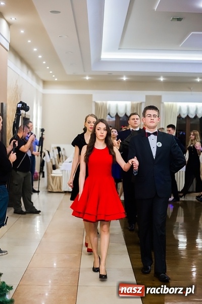 Zdjęcie w galerii na portalu naszraciborz.pl: Maturzyści z Mechanika zamykają w Bravo w Tworkowie sezon studniówkowy FOTO i WIDEO wiadomości z regionu