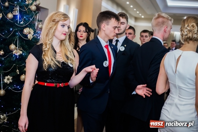 Zdjęcie w galerii na portalu naszraciborz.pl: Maturzyści z Mechanika zamykają w Bravo w Tworkowie sezon studniówkowy FOTO i WIDEO wiadomości z regionu