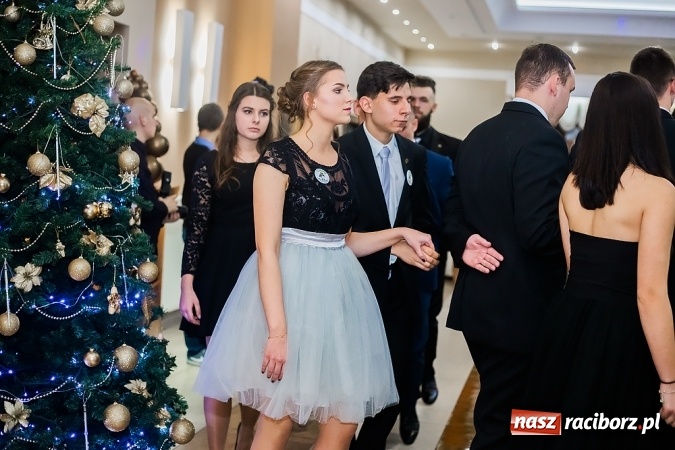 Zdjęcie w galerii na portalu naszraciborz.pl: Maturzyści z Mechanika zamykają w Bravo w Tworkowie sezon studniówkowy FOTO i WIDEO wiadomości z regionu