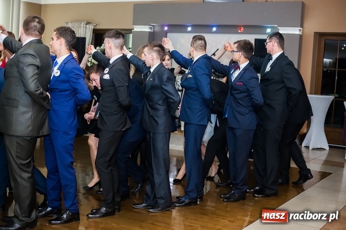 Zdjęcie w galerii na portalu naszraciborz.pl: Maturzyści z Mechanika zamykają w Bravo w Tworkowie sezon studniówkowy FOTO i WIDEO wiadomości z regionu