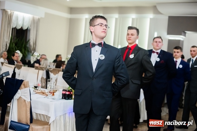 Zdjęcie w galerii na portalu naszraciborz.pl: Maturzyści z Mechanika zamykają w Bravo w Tworkowie sezon studniówkowy FOTO i WIDEO wiadomości z regionu