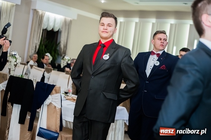 Zdjęcie w galerii na portalu naszraciborz.pl: Maturzyści z Mechanika zamykają w Bravo w Tworkowie sezon studniówkowy FOTO i WIDEO wiadomości z regionu