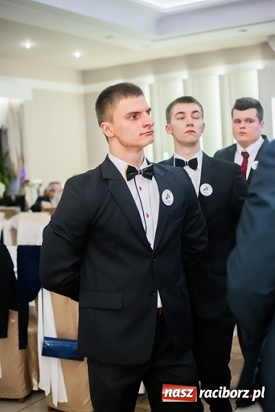 Zdjęcie w galerii na portalu naszraciborz.pl: Maturzyści z Mechanika zamykają w Bravo w Tworkowie sezon studniówkowy FOTO i WIDEO wiadomości z regionu