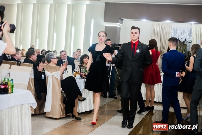 Zdjęcie w galerii na portalu naszraciborz.pl: Maturzyści z Mechanika zamykają w Bravo w Tworkowie sezon studniówkowy FOTO i WIDEO wiadomości z regionu