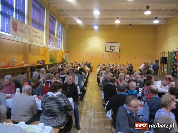 Zdjęcie w galerii na portalu naszraciborz.pl: Tak w krzanowickiej szkole świętowano Dzień Babci i Dziadka wiadomości z regionu