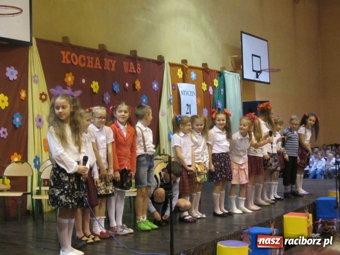 Zdjęcie w galerii na portalu naszraciborz.pl: Tak w krzanowickiej szkole świętowano Dzień Babci i Dziadka wiadomości z regionu