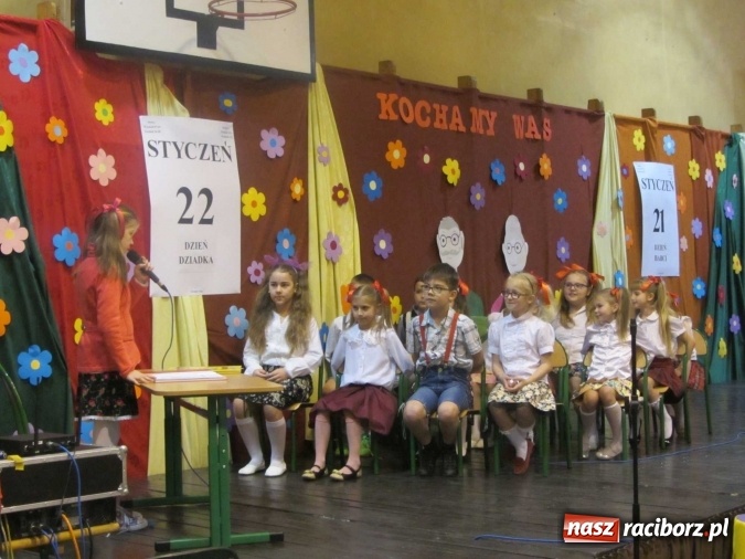 Zdjęcie w galerii na portalu naszraciborz.pl: Tak w krzanowickiej szkole świętowano Dzień Babci i Dziadka wiadomości z regionu