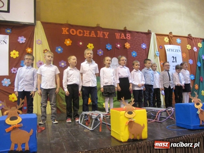 Zdjęcie w galerii na portalu naszraciborz.pl: Tak w krzanowickiej szkole świętowano Dzień Babci i Dziadka wiadomości z regionu