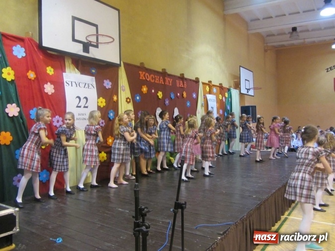 Zdjęcie w galerii na portalu naszraciborz.pl: Tak w krzanowickiej szkole świętowano Dzień Babci i Dziadka wiadomości z regionu