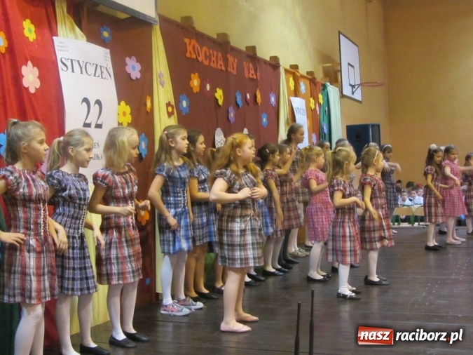 Zdjęcie w galerii na portalu naszraciborz.pl: Tak w krzanowickiej szkole świętowano Dzień Babci i Dziadka wiadomości z regionu