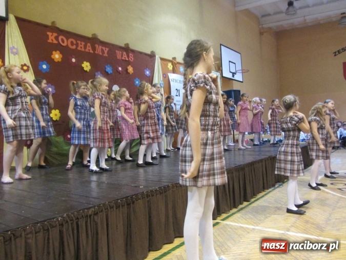 Zdjęcie w galerii na portalu naszraciborz.pl: Tak w krzanowickiej szkole świętowano Dzień Babci i Dziadka wiadomości z regionu