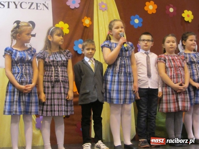 Zdjęcie w galerii na portalu naszraciborz.pl: Tak w krzanowickiej szkole świętowano Dzień Babci i Dziadka wiadomości z regionu