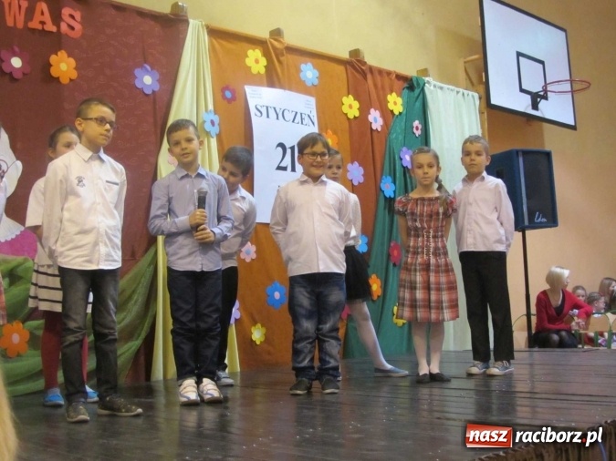 Zdjęcie w galerii na portalu naszraciborz.pl: Tak w krzanowickiej szkole świętowano Dzień Babci i Dziadka wiadomości z regionu