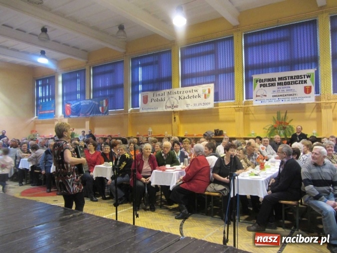 Zdjęcie w galerii na portalu naszraciborz.pl: Tak w krzanowickiej szkole świętowano Dzień Babci i Dziadka wiadomości z regionu