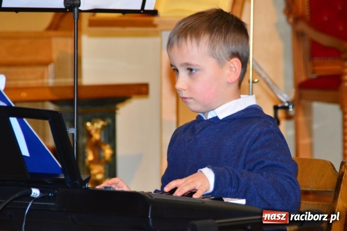 Zdjęcie w galerii na portalu naszraciborz.pl: Świąteczny koncert w bieńkowickiej świątyni wiadomości z regionu