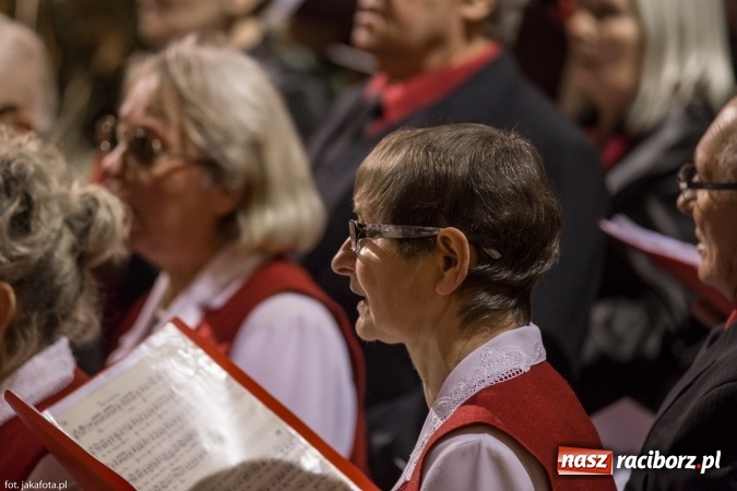 Zdjęcie w galerii na portalu naszraciborz.pl: Kolędy i pastorałki zabrzmiały dziś w kościele NSPJ wiadomości z regionu