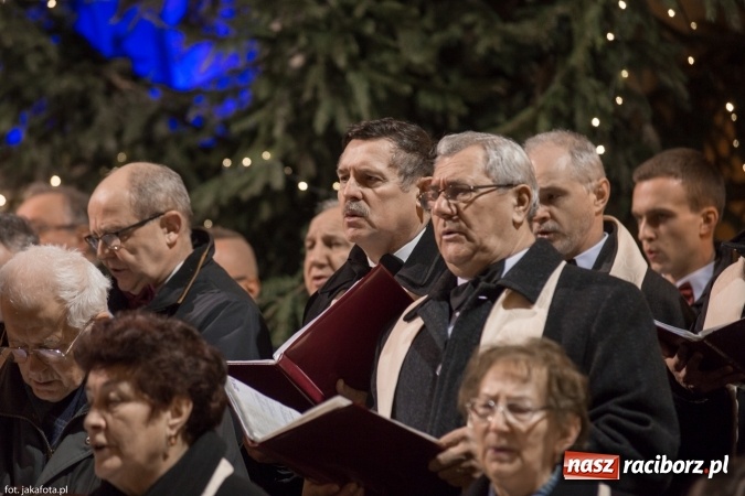 Zdjęcie w galerii na portalu naszraciborz.pl: Kolędy i pastorałki zabrzmiały dziś w kościele NSPJ wiadomości z regionu