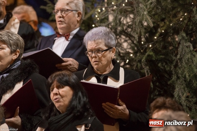 Zdjęcie w galerii na portalu naszraciborz.pl: Kolędy i pastorałki zabrzmiały dziś w kościele NSPJ wiadomości z regionu
