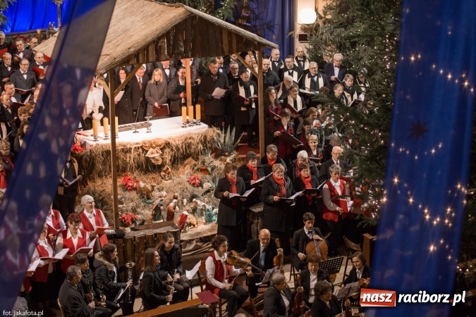 Zdjęcie w galerii na portalu naszraciborz.pl: Kolędy i pastorałki zabrzmiały dziś w kościele NSPJ wiadomości z regionu