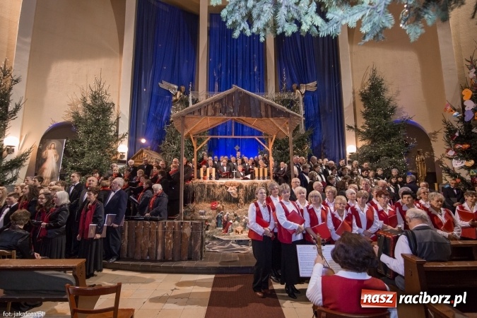 Zdjęcie w galerii na portalu naszraciborz.pl: Kolędy i pastorałki zabrzmiały dziś w kościele NSPJ wiadomości z regionu