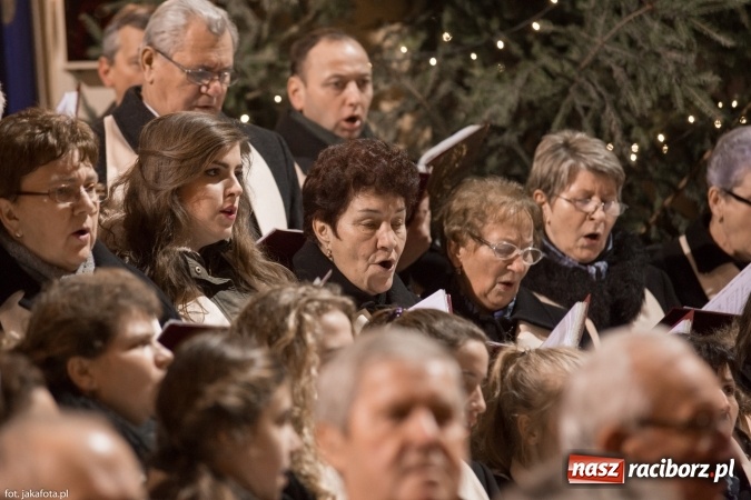Zdjęcie w galerii na portalu naszraciborz.pl: Kolędy i pastorałki zabrzmiały dziś w kościele NSPJ wiadomości z regionu