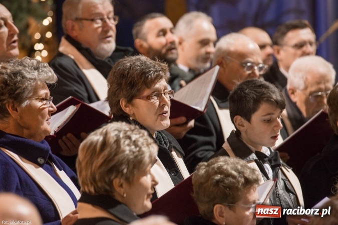 Zdjęcie w galerii na portalu naszraciborz.pl: Kolędy i pastorałki zabrzmiały dziś w kościele NSPJ wiadomości z regionu