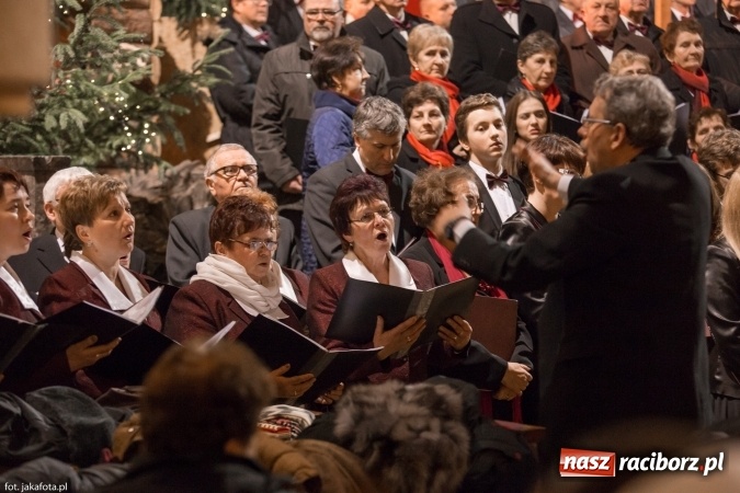 Zdjęcie w galerii na portalu naszraciborz.pl: Kolędy i pastorałki zabrzmiały dziś w kościele NSPJ wiadomości z regionu