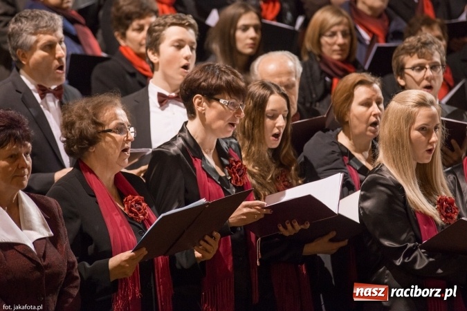 Zdjęcie w galerii na portalu naszraciborz.pl: Kolędy i pastorałki zabrzmiały dziś w kościele NSPJ wiadomości z regionu