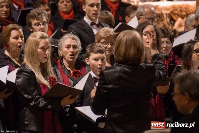 Zdjęcie w galerii na portalu naszraciborz.pl: Kolędy i pastorałki zabrzmiały dziś w kościele NSPJ wiadomości z regionu