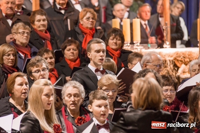 Zdjęcie w galerii na portalu naszraciborz.pl: Kolędy i pastorałki zabrzmiały dziś w kościele NSPJ wiadomości z regionu