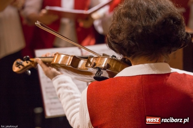 Zdjęcie w galerii na portalu naszraciborz.pl: Kolędy i pastorałki zabrzmiały dziś w kościele NSPJ wiadomości z regionu