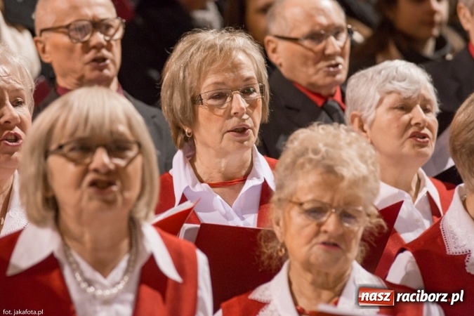 Zdjęcie w galerii na portalu naszraciborz.pl: Kolędy i pastorałki zabrzmiały dziś w kościele NSPJ wiadomości z regionu