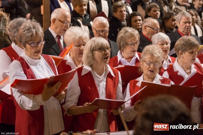 Zdjęcie w galerii na portalu naszraciborz.pl: Kolędy i pastorałki zabrzmiały dziś w kościele NSPJ wiadomości z regionu