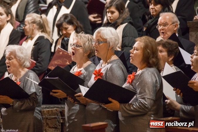 Zdjęcie w galerii na portalu naszraciborz.pl: Kolędy i pastorałki zabrzmiały dziś w kościele NSPJ wiadomości z regionu