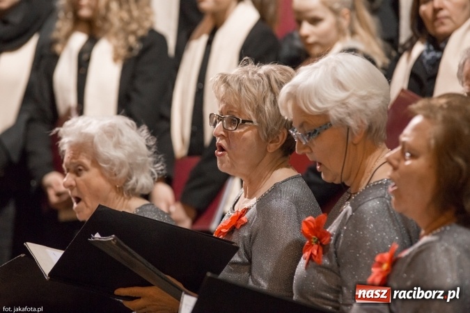 Zdjęcie w galerii na portalu naszraciborz.pl: Kolędy i pastorałki zabrzmiały dziś w kościele NSPJ wiadomości z regionu
