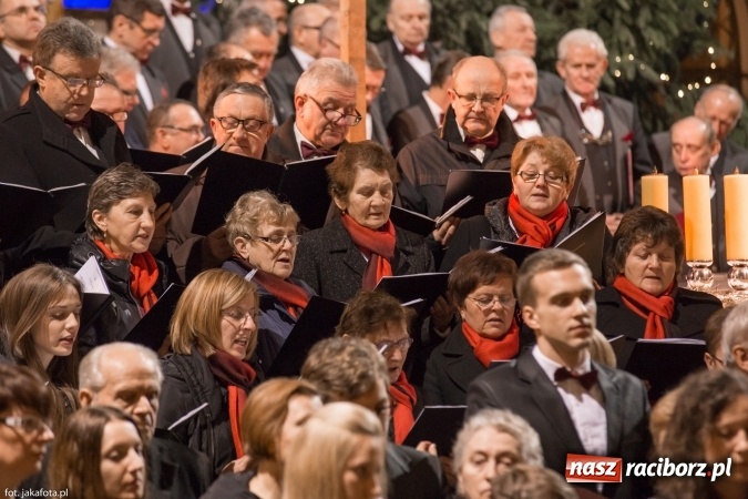Zdjęcie w galerii na portalu naszraciborz.pl: Kolędy i pastorałki zabrzmiały dziś w kościele NSPJ wiadomości z regionu
