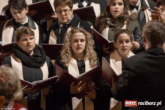 Zdjęcie w galerii na portalu naszraciborz.pl: Kolędy i pastorałki zabrzmiały dziś w kościele NSPJ wiadomości z regionu
