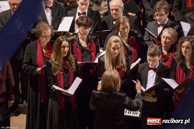 Zdjęcie w galerii na portalu naszraciborz.pl: Kolędy i pastorałki zabrzmiały dziś w kościele NSPJ wiadomości z regionu
