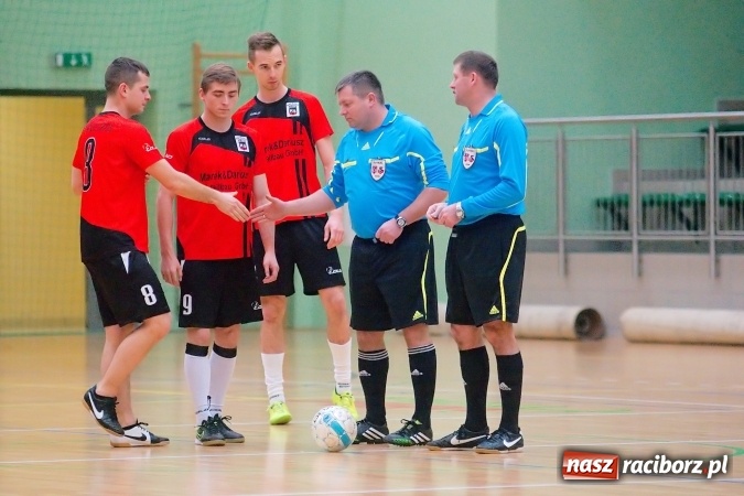 Zdjęcie w galerii na portalu naszraciborz.pl: Futsalowa niedziela w Arenie Rafako. Odrodzony Feniks górą nad M&D Metallbau  wiadomości z regionu