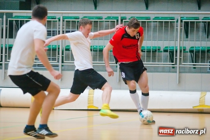 Zdjęcie w galerii na portalu naszraciborz.pl: Futsalowa niedziela w Arenie Rafako. Odrodzony Feniks górą nad M&D Metallbau  wiadomości z regionu
