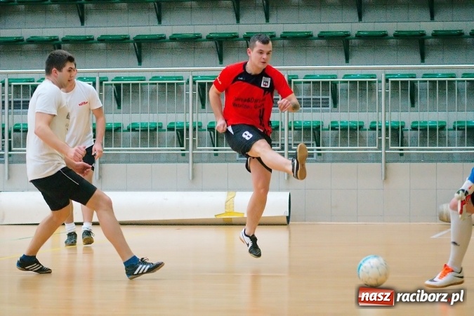 Zdjęcie w galerii na portalu naszraciborz.pl: Futsalowa niedziela w Arenie Rafako. Odrodzony Feniks górą nad M&D Metallbau  wiadomości z regionu