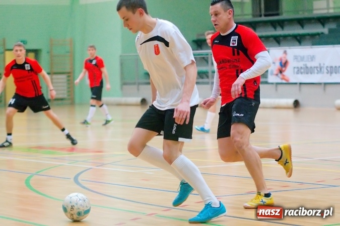 Zdjęcie w galerii na portalu naszraciborz.pl: Futsalowa niedziela w Arenie Rafako. Odrodzony Feniks górą nad M&D Metallbau  wiadomości z regionu