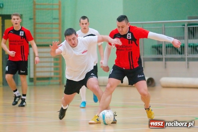 Zdjęcie w galerii na portalu naszraciborz.pl: Futsalowa niedziela w Arenie Rafako. Odrodzony Feniks górą nad M&D Metallbau  wiadomości z regionu