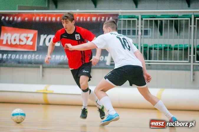 Zdjęcie w galerii na portalu naszraciborz.pl: Futsalowa niedziela w Arenie Rafako. Odrodzony Feniks górą nad M&D Metallbau  wiadomości z regionu