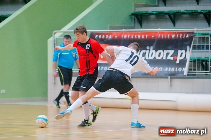 Zdjęcie w galerii na portalu naszraciborz.pl: Futsalowa niedziela w Arenie Rafako. Odrodzony Feniks górą nad M&D Metallbau  wiadomości z regionu