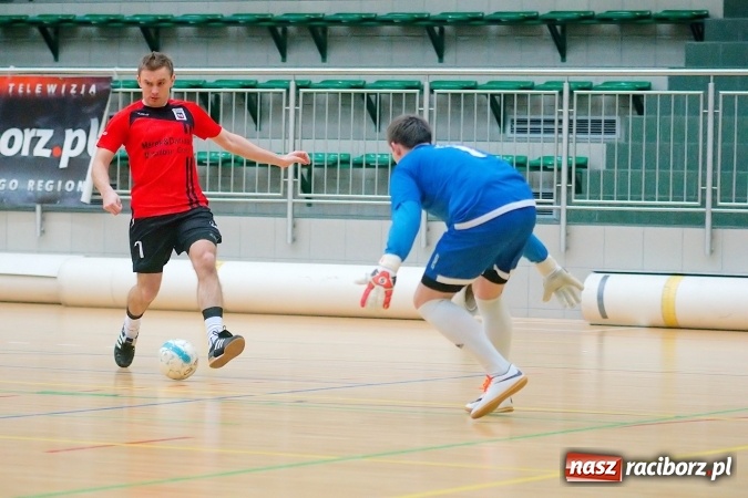 Zdjęcie w galerii na portalu naszraciborz.pl: Futsalowa niedziela w Arenie Rafako. Odrodzony Feniks górą nad M&D Metallbau  wiadomości z regionu
