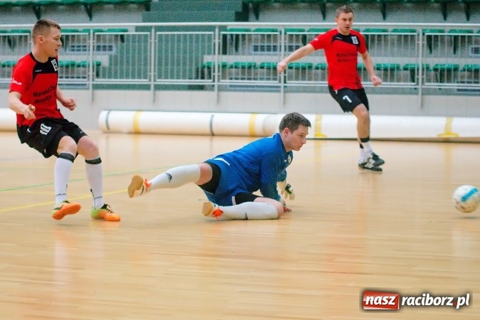Zdjęcie w galerii na portalu naszraciborz.pl: Futsalowa niedziela w Arenie Rafako. Odrodzony Feniks górą nad M&D Metallbau  wiadomości z regionu